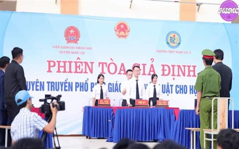 PHIÊN TÒA GIẢ ĐỊNH TUYÊN TRUYỀN, PHỔ BIẾN PHÁP LUẬT CHO HỌC SINH VỀ PHÒNG CHỐNG TÀNG TRỮ, MUA BÁN, VẬN CHUYỀN TRÁI PHÉP CHẤT CHÁY NỔ NĂM 2024